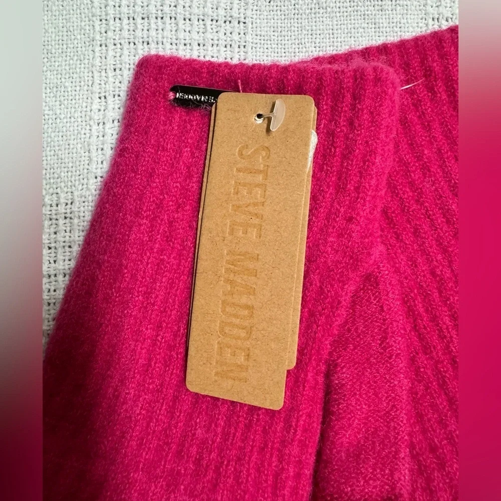 Steve Madden Fuchsia Knit Gloves